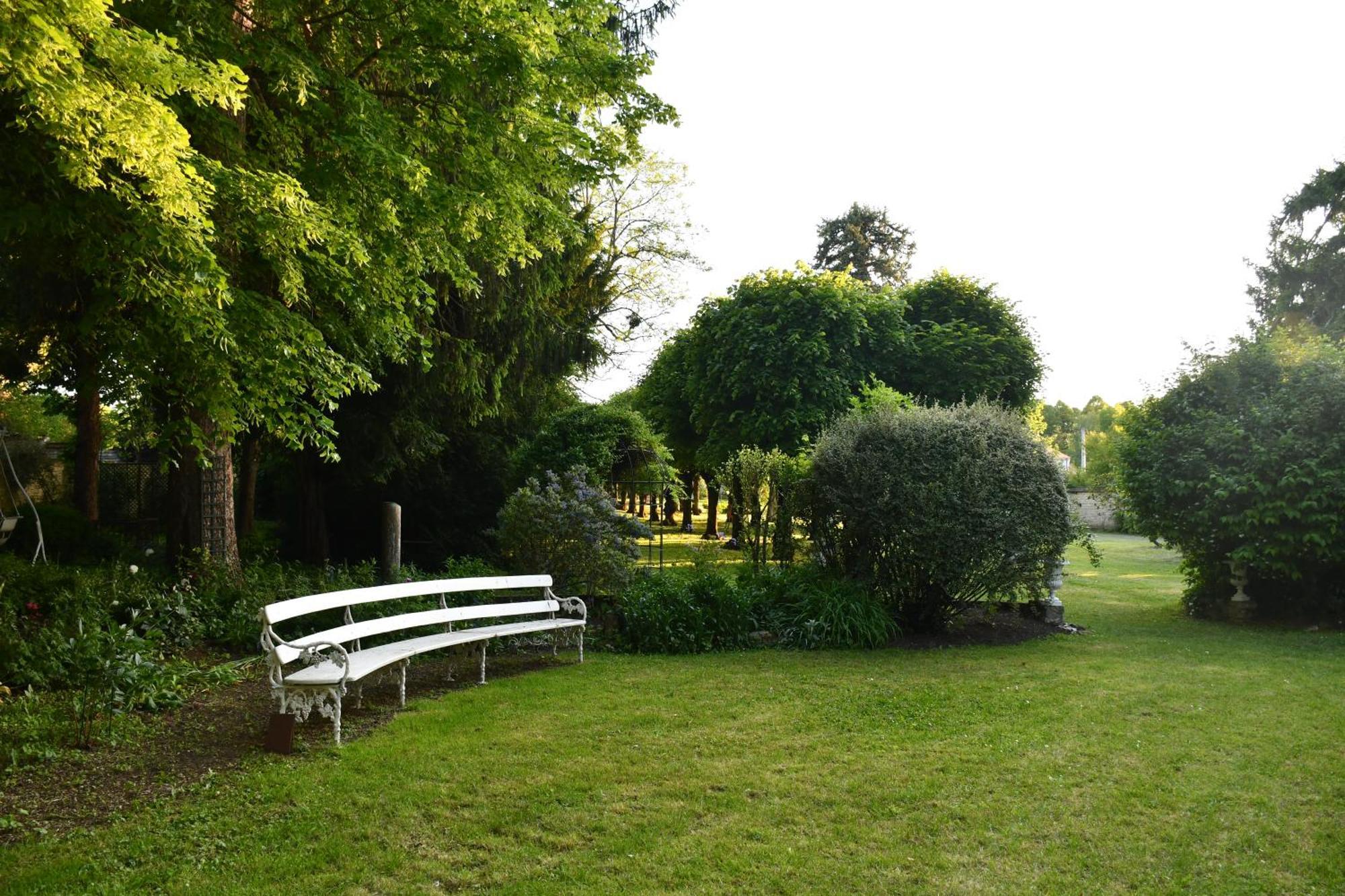 Le Val Clos, Appartement Dans Une Maison De Maitre 19E Tanlay Exteriör bild