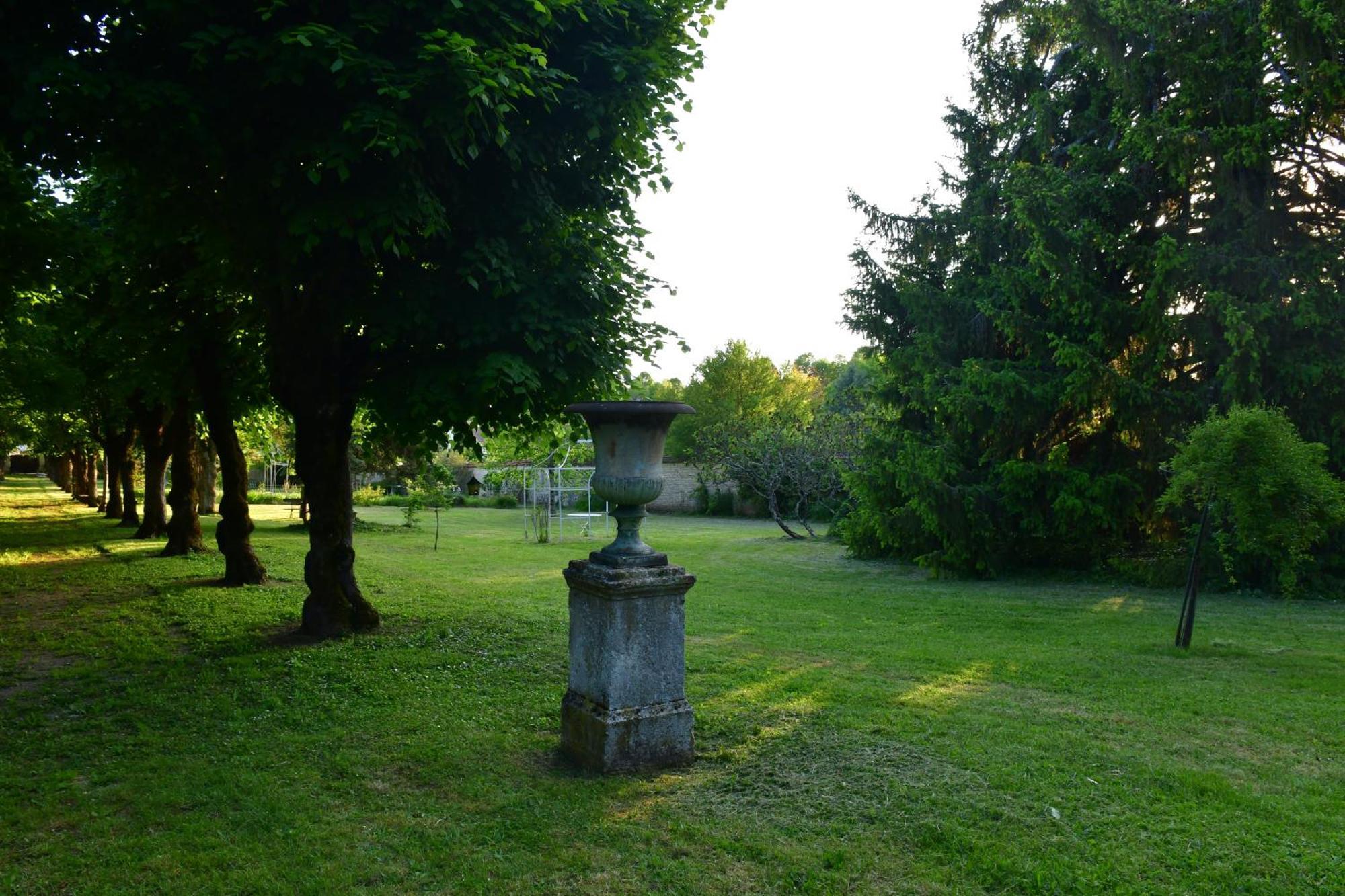 Le Val Clos, Appartement Dans Une Maison De Maitre 19E Tanlay Exteriör bild